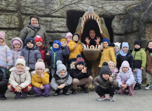 Na zdjęciu dzieci wraz z Paniami